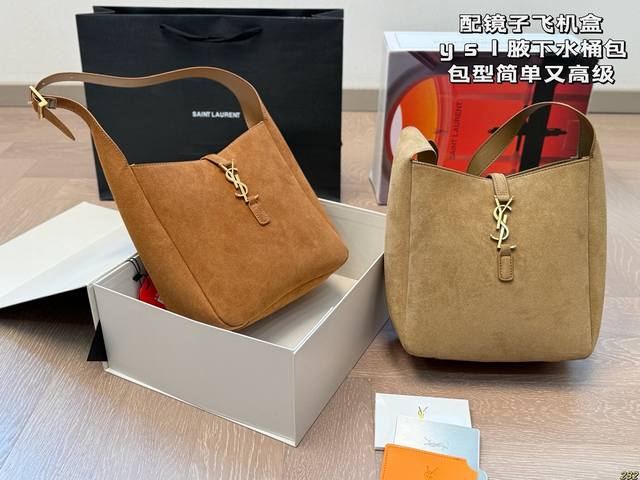 配镜子飞机盒 圣罗兰 Ysl腋下水桶包 这款大火的Hobo 腋下整体包型简单又高级 ysl金属Logo的点缀 给整只包带来了刚柔并济的碰撞时髦 #Ysl圣罗兰