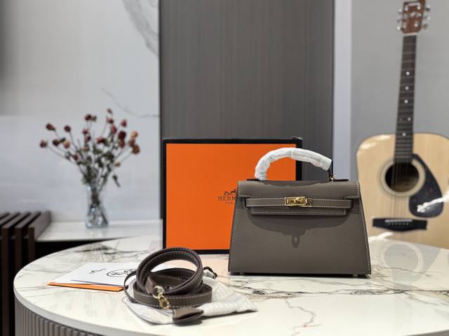 折叠盒 尺寸 22Cm 爱马仕 凯莉Kelly 尺寸刚刚好 真的太太太太好看 头层牛皮 包包特别又质感