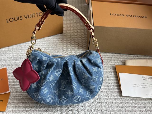 配盒 size 22 15Cm 今年牛仔又出啦 l家丹宁牛仔腋下包 念念不忘