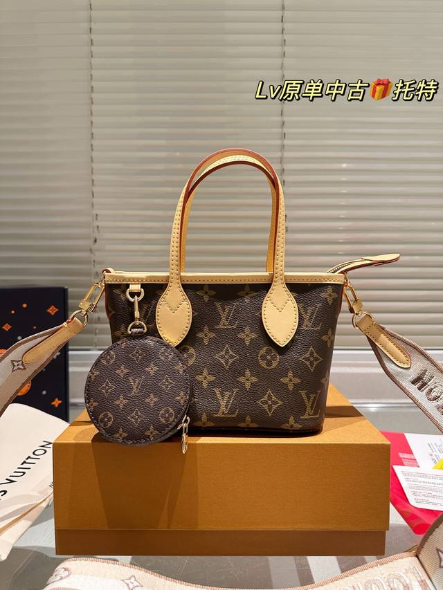 原单 lvmini 购物袋万年不过时 专用Lv面料原单五金 原版开模定制 专柜女包 手感超软 超舒服 全部五金都带Logo 时尚百搭 网红街拍首选尺寸 19 1