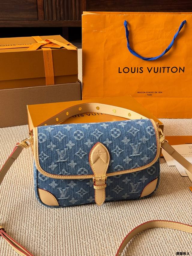 原版布 牛仔 lv Louis Vuitton 牛仔Diane法棍包 lv法棍Diane绝绝子 上身复古又舒服 设计灵感来自于中古包Sologne 两条肩带 手
