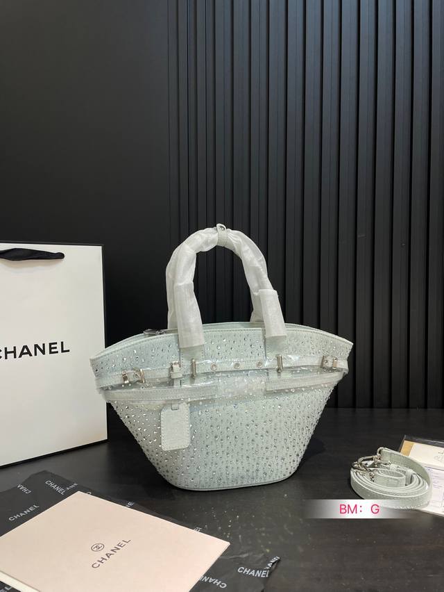 jorya 25早春托特水钻包 低调又不失奢华 包包容量 适合通勤也适合休闲 包的容量超大自重也很 超级实用还很百搭 尺寸18 20Cm