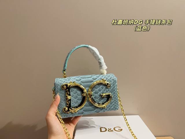 配盒尺寸18.9 杜嘉班纳Dg 手提链条包 devotion皮革包 优雅的代名词 超级好看 可单肩可斜挎 超实用的一款 容量很Ok 轻松装纳日常随身物品 独特的