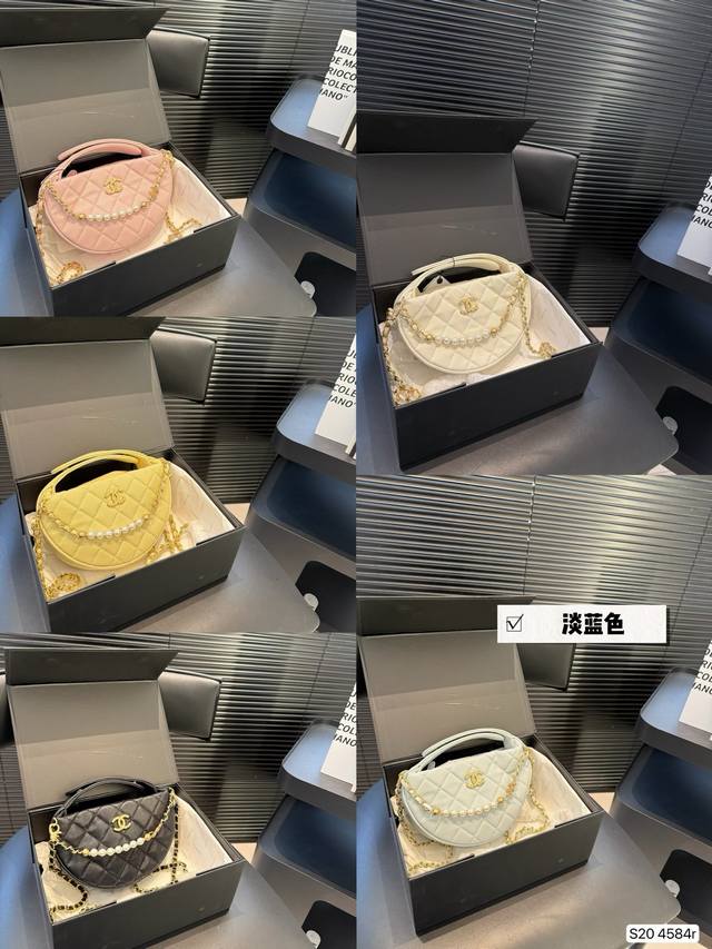 香奈儿 呼啦圈半月手提包 简单百搭 颜值高 日常出街首选 潮酷时尚女孩必入款 尺寸 19 12 货号4584