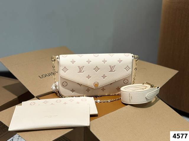 礼盒 size 21*13Cm 高版本出 配包装 l家 三合一牛皮款 大象灰透露着不一样的高级感 全钢五金 搜索Lv 三件套