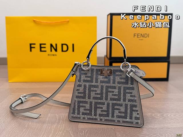 芬迪Fendi Keepaboo水钻小猫包 独特设计 时尚又经典 超级百搭 日常通勤皆可 上身又A又飒 尺寸20 15