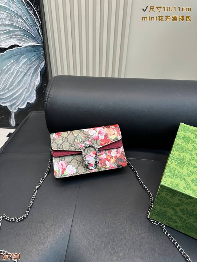 配折叠盒 gucci酷奇天竺葵酒神 Mini 被花包围的酒神Mini 背上街回头率超高 gucci老花天竺葵酒神 Mini链条包精致夏天穿搭点睛在夏天装粉饼口红 配折叠盒 gucci酷奇天竺葵酒神 Mini 被花包围的酒神Mini 背上街回头率超高 gucci老花天竺葵酒神 Mini链条包精致夏天穿搭点睛在夏天装粉饼口红