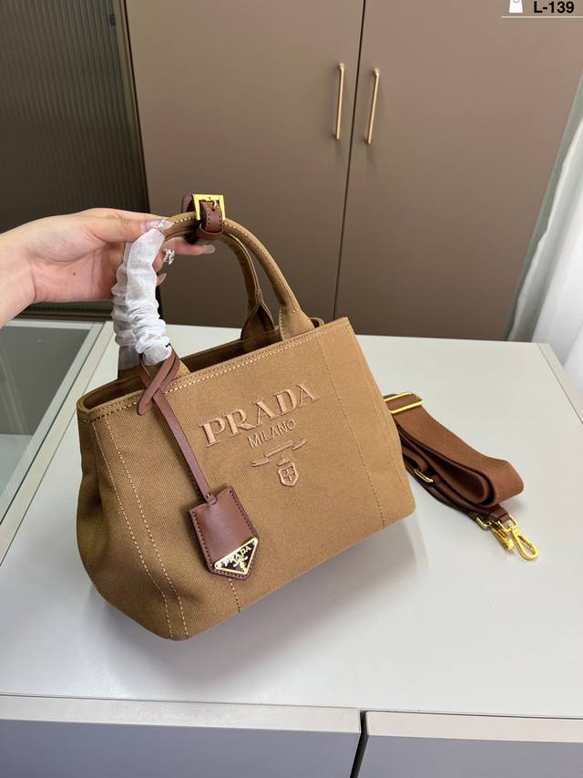 普拉达 prada 杀手包 时髦拿捏住啦 不显老气好好搭啊 l-139尺寸26 19