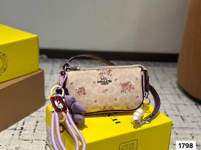 配挂件 Coach Nolita19麻将包 coach蔻驰专柜新款Swinger Bag单肩腋下包斜挎包 Coach新款 蔻驰原单月牙包麻将包 Ykk原单五金搭