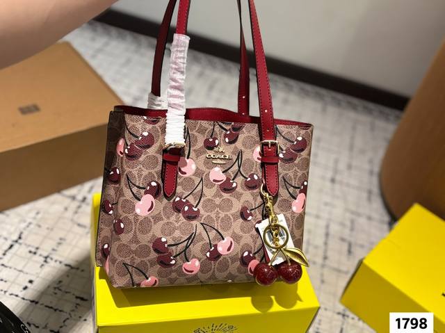 配挂件 coach Mollie25 托特包 蔻驰Coach代工厂p最新购物袋 出货顶级品质亮泽五金Logo 炒鸡火实用的款式 多用款内衬Logo时尚百搭款式