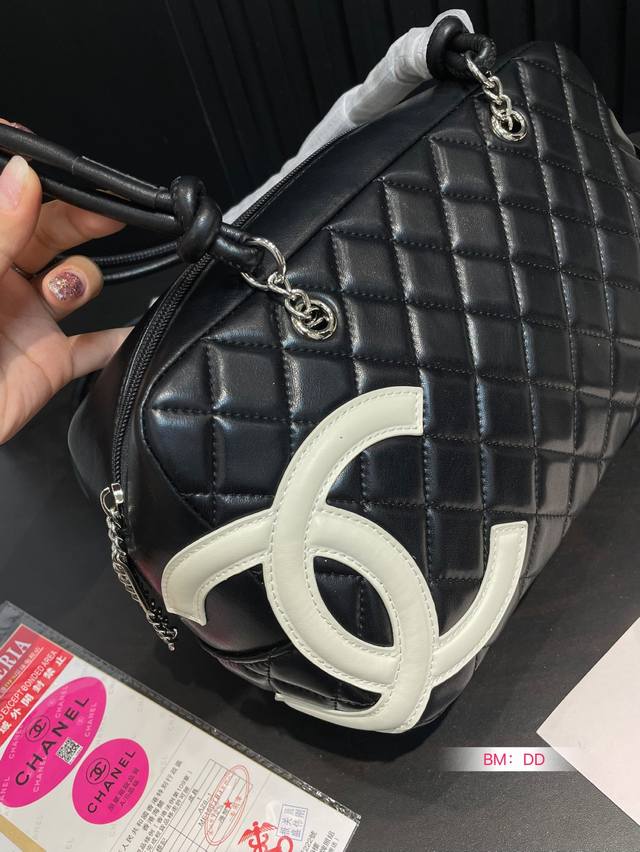 配盒 chanel中古保龄球包 香奈儿Chanel 中古保龄球包 jennie 同款中古保龄球包 #香奈儿Cf #许愿香奈儿 #Chanel中古包 #奈儿包包#