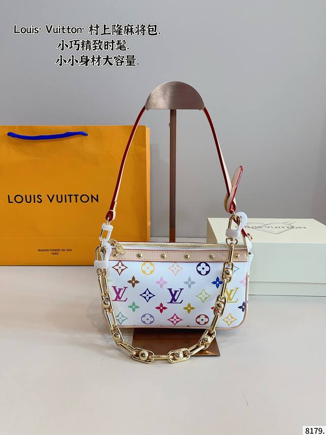 配礼盒. lv 新款 麻将包 质感高级 经久不衰 多种背法随意切换 两条背带两个包可以随意排列组合 实用又百搭 稍大点的包袋有隔层 东西不多的话可以只带一个 简