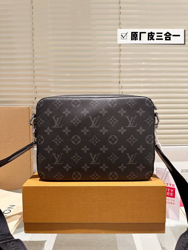 顶级原单 全钢五金 可扫码芯片 lv包包男士三合一黑武士三件套Trio邮差包 Lv推出的三合一爆火 股多种包包的流行风潮 非常难得的是 三合一又出了男士款 而且 顶级原单 全钢五金 可扫码芯片 lv包包男士三合一黑武士三件套Trio邮差包 Lv推出的三合一爆火 股多种包包的流行风潮 非常难得的是 三合一又出了男士款 而且