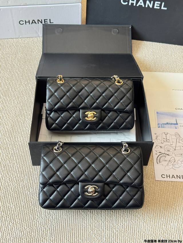 牛皮版本 羊皮纹 cf Chane*-Cf经典之最 四季必备的原单系列 女神包 名媛超爱时尚宠儿 拥有超久历史 女人们的挚爱法宝 简约优雅凸显气质 不论单肩手提