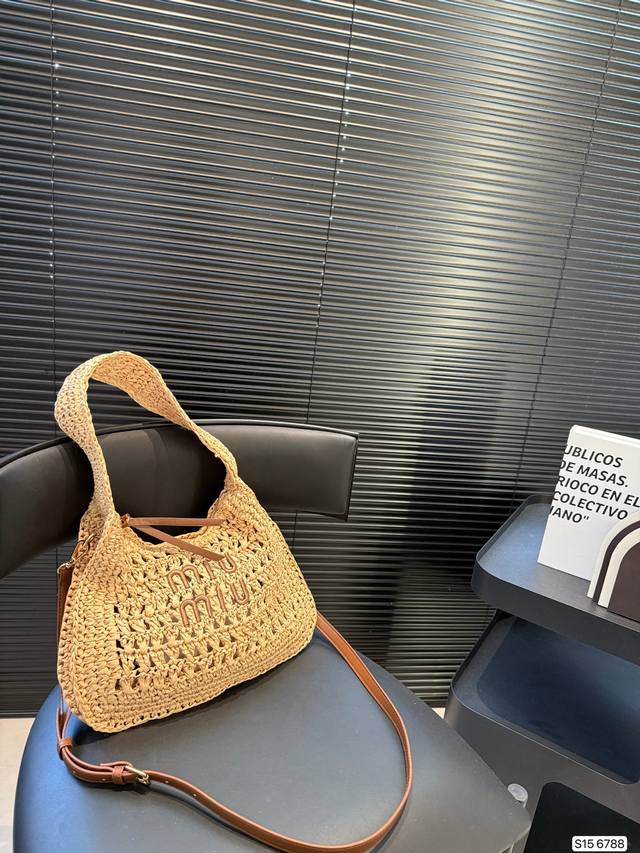 配飞机盒 缪缪编织托特 必须承认 草编包真是夏天的王者啊 #包包分享 #春夏穿搭 #经典百搭款包包 要说夏天最有氛围感的包包那肯定有草编包的一席之地上身就是自带 配飞机盒 缪缪编织托特 必须承认 草编包真是夏天的王者啊 #包包分享 #春夏穿搭 #经典百搭款包包 要说夏天最有氛围感的包包那肯定有草编包的一席之地上身就是自带