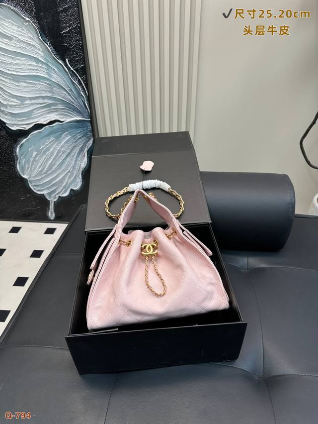 配折叠盒 chanel 香奈儿25S 25Bag Hobo 真好看呀黑金头层牛皮 真的超级有质感牛皮也超耐磨 细节图奉上 原图直出的美丽质感 专柜超级难买 喜欢