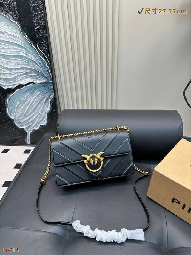 配礼盒 pinko限量燕子包 腋下包斜挎包 leconcept一直努力精选有自己独特风格的品牌是有品味和个性的妹子的最佳选择 即使在皮具品牌竞争激烈的的意大利