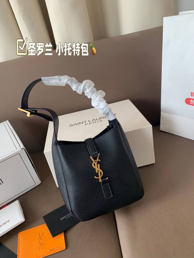 配折叠盒子 尺寸14Cm 纯皮圣罗兰 托特包 满满的设计感 非常知性优雅 超级高级的时尚单品 实物绝对惊艳到你