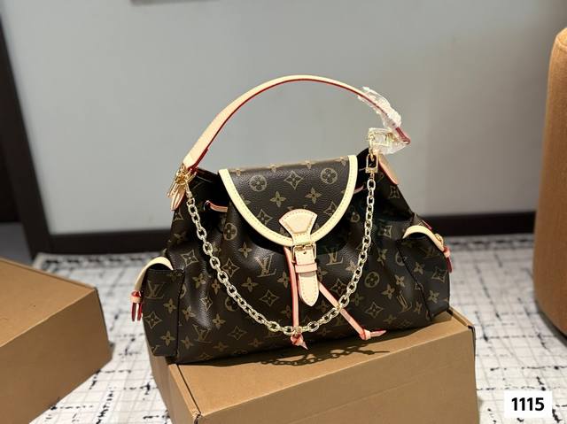 配折叠盒子 Lv2025秋冬系列巴黎时装周--这一季的Louis Vuitton真的让人心动 既有秀场上的艺术感 又有日常实穿的单品 完全满足了不同场合的需求