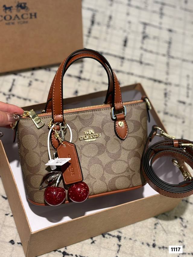 配挂件 配折叠盒子 coach蔻驰托特包 菜篮子 可手提 可斜挎 不限制年龄段哦 尺寸 16 15