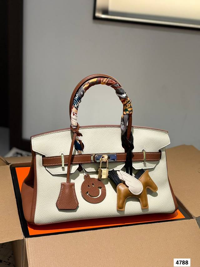 全套包装 hermes Birkin 爱马仕铂金包 细节无敌完美 配色敲级耐看 完美适配穿搭 容量满分 上身优雅有气质 尺寸30.19