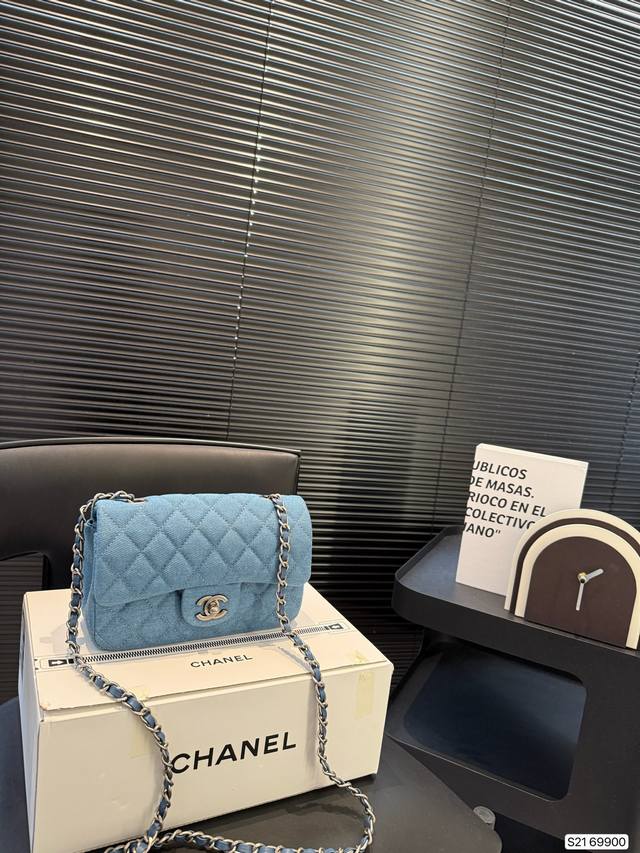 配飞机盒折叠盒子 香奈儿牛仔链条包 简单百搭 颜值高 日常出街首选 潮酷时尚女孩必入款 尺寸 20 14 货号69900