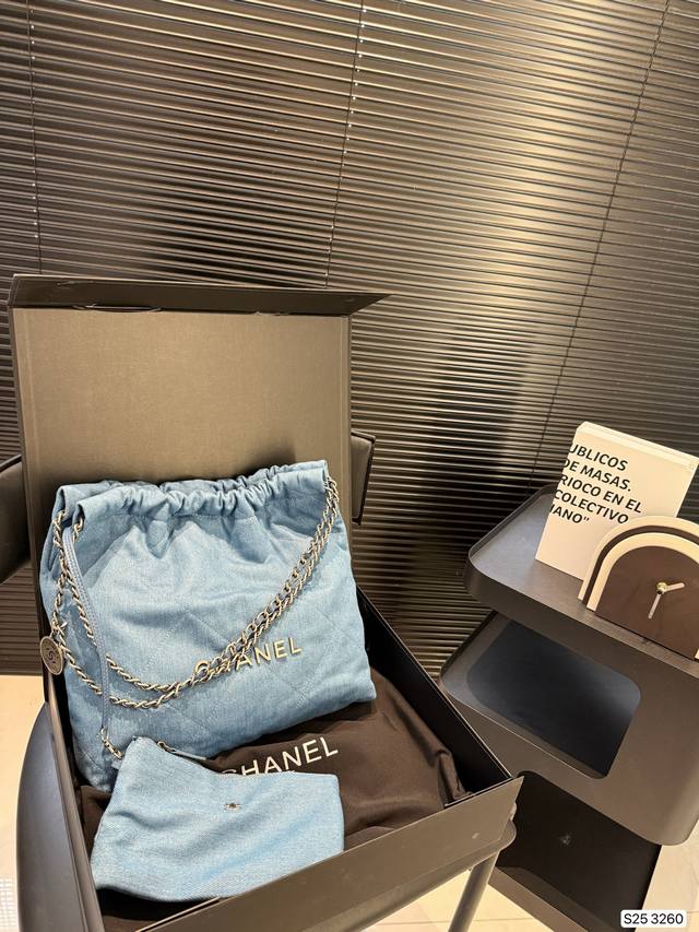 配折叠盒子 香奈儿牛仔垃圾袋 众星宠儿Chanel 22Bag这颜值太能打了能装又好看 随性软塌塌的质感背起来超有范儿 尺寸 30 30 货号3260