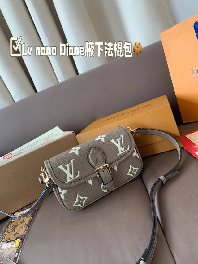 变码芯片 配丝巾 lv Nano Diane腋下法棍包 钢五金全套礼盒包装 尺寸 19*13
