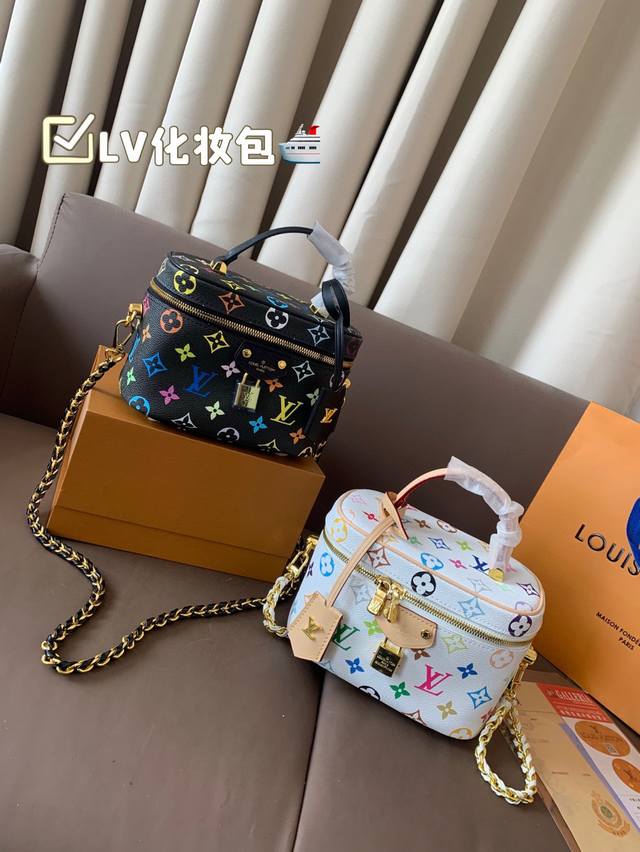 配折叠盒子 Lv化妆包 lv尤物每一只都值得收藏 又可以搭配俏皮可爱下次想试试洒脱一点穿搭彩色老花 五彩缤纷的少女心满出来这只包适配乐开了花的心情 尺寸 19*