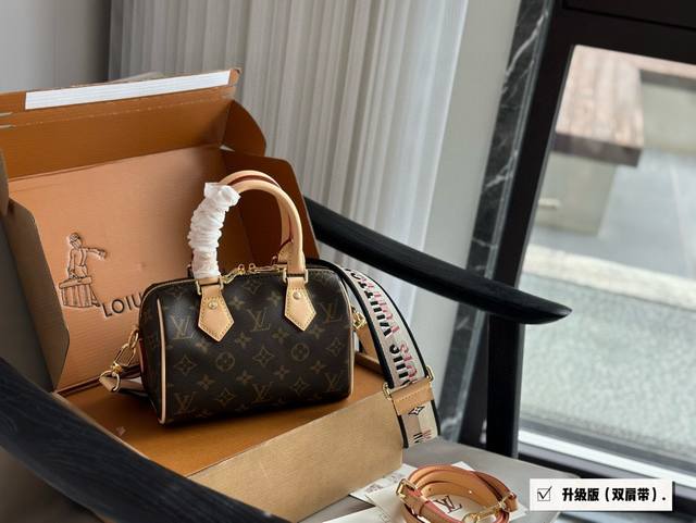 双肩带 lv Speedy20枕头包 新款Speedy20 宝藏尺寸 因为20的尺寸不大也不小 容量也特别 对于嫌弃Speedy25太大 Nano16Cm 又太 双肩带 lv Speedy20枕头包 新款Speedy20 宝藏尺寸 因为20的尺寸不大也不小 容量也特别 对于嫌弃Speedy25太大 Nano16Cm 又太