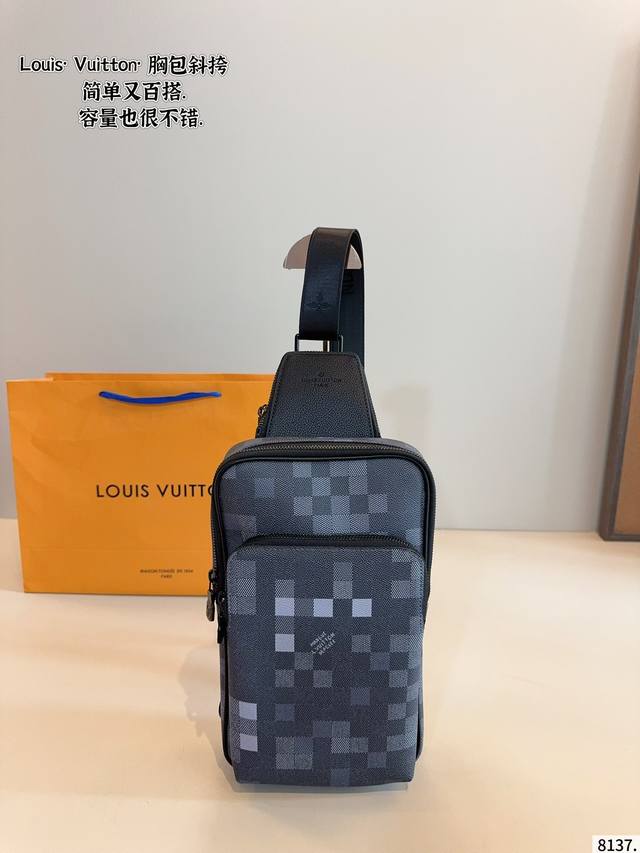 L家 腰包 胸包 亦可单肩背挎或斜挎 棉质帆布内衬 原单五金+原版皮料 尺寸 17*4*30Cm 搜索Lv 腰包