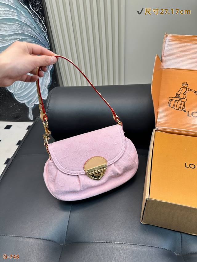 配折叠盒 lv Sunset 元宝包很适合和朋友们一起去踏青一起在草坪野餐 今天给大家分享一款春日踏青包上身粉粉嫩嫩的 元气满满的感觉而且低饱和的粉色上身也不会