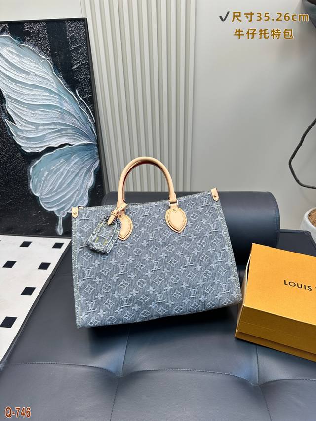 lv 丹宁牛仔系列之 One The Go 真的很喜欢Lv家这一季的丹宁牛仔One The Go 也是超级喜欢的包型了 尺寸35.26Cm