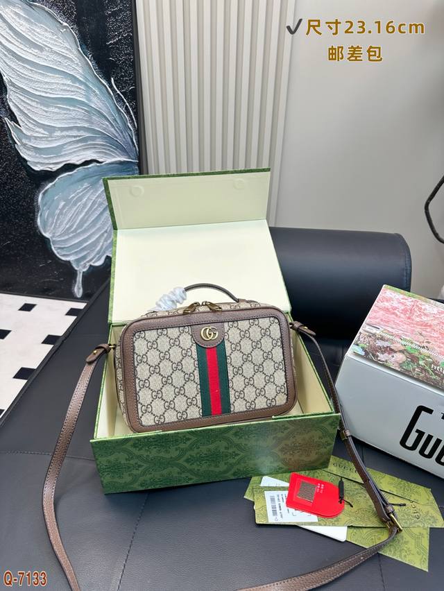 免税店全套包装 酷奇Gucci这款复古感相机包有没有拿捏你的心经典永不过时 男女都可以背 Gucci总是能把复古的感觉做到最好 这款新的相机包有没有拿捏你的心