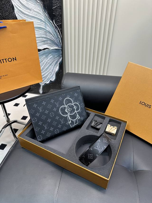 洗漱包+钱腰带套盒 Lv 高版本 全钢五金 腰带 皮带 热门款 皮带里面最火的版本啦 质量很好 全套包装