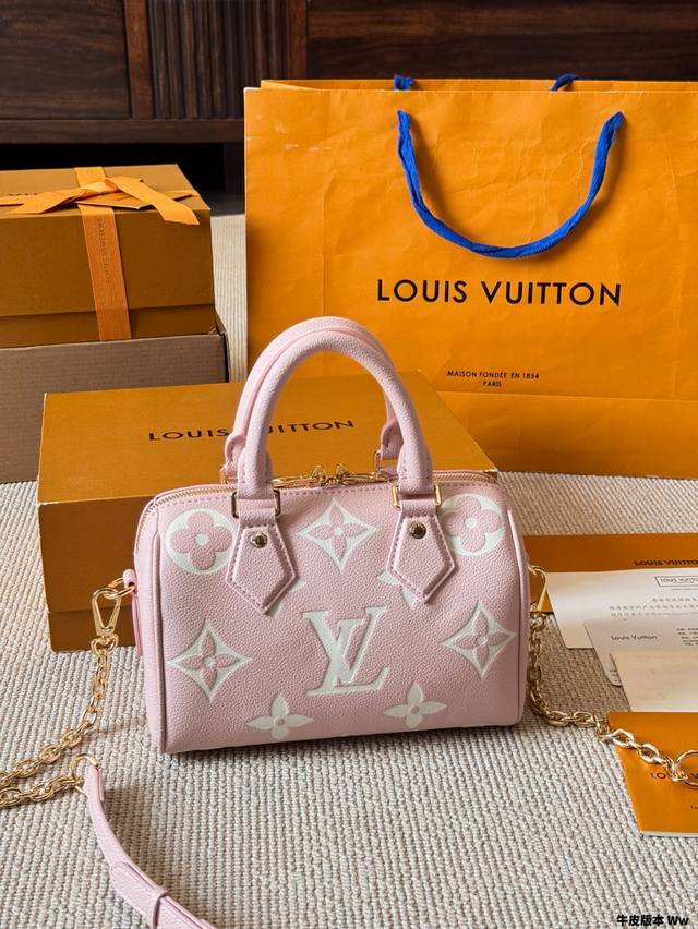 牛皮版本 Lv Speedy 枕头包 版型 内里和专柜毫无差别 真正原版复刻 内里可拆卸 火遍全球的爆款机场大包 机车女神包 明星同款 贵气而充满活力的品牌设计