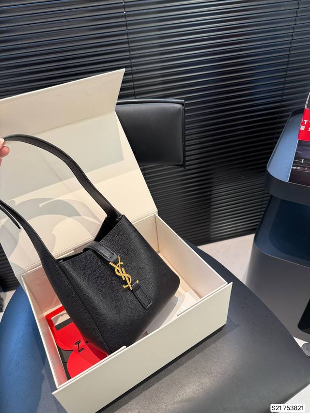 小号 配飞机盒折叠盒子 圣罗兰 托特包 满满的设计感 非常知性优雅 超级高级的时尚单品 实物绝对惊艳到你 尺寸 15 15 货号753821