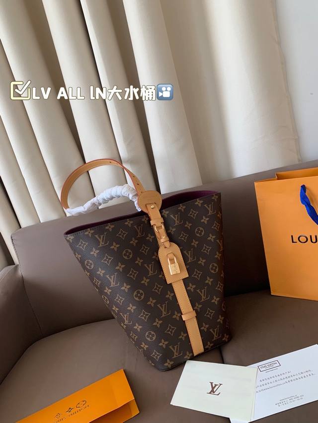 Lv All Ln大水桶可调节肩带 充欲空间成就日常佳选 尺寸26*30
