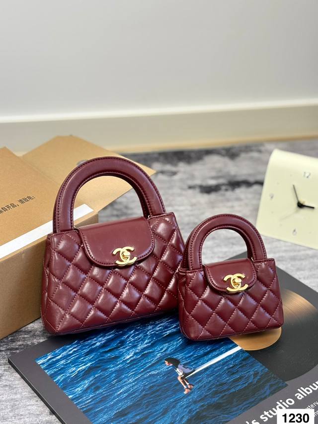 配盒 size 小号12 大号20 小香家23K Kelly 超Mini 最美的23K 油腊皮太好看了想要马上滴滴Sa的冲动 新包真的超香哦 牛皮品质 配盒 size 小号12 大号20 小香家23K Kelly 超Mini 最美的23K 油腊皮太好看了想要马上滴滴Sa的冲动 新包真的超香哦 牛皮品质