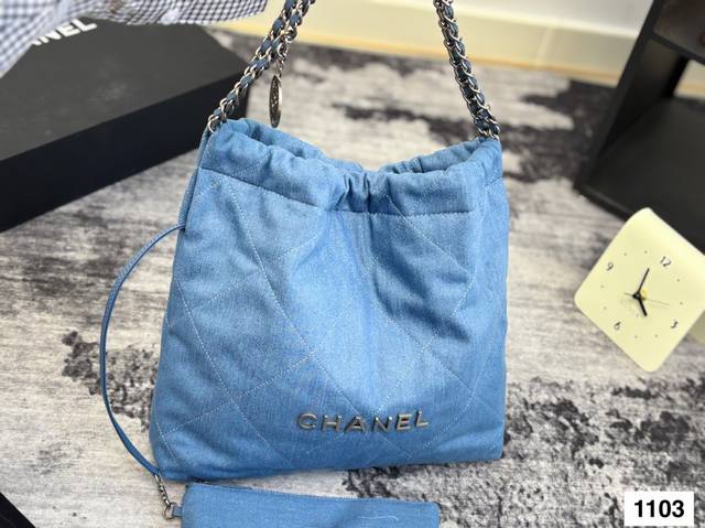 配折叠盒子 香奈儿牛仔垃圾袋 众星宠儿Chanel 22Bag这颜值太能打了能装又好看 随性软塌塌的质感背起来超有范儿 尺寸 30 30 配折叠盒子 香奈儿牛仔垃圾袋 众星宠儿Chanel 22Bag这颜值太能打了能装又好看 随性软塌塌的质感背起来超有范儿 尺寸 30 30