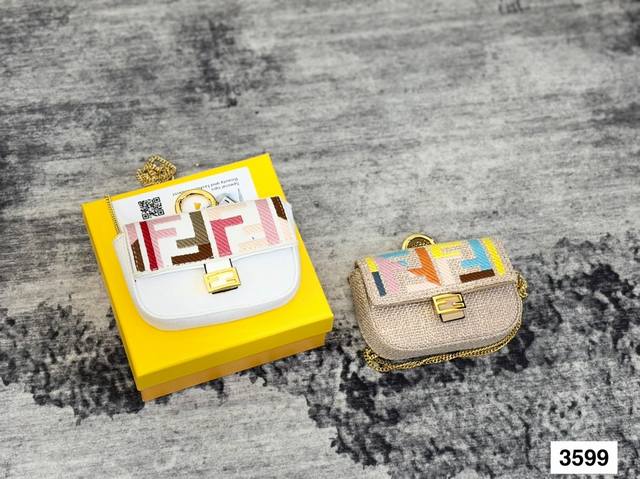 fendi Nano法棍 可可爱爱 fendi 粉色全皮Nano法棍链条包 尺寸11*7 凹造型百搭 附件尘袋