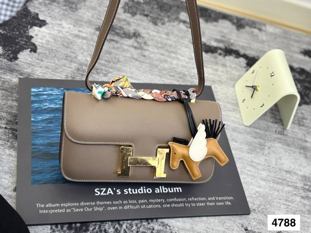 礼盒原版防尘袋 hermes 原版牛皮空姐包 24K康康包 激光五金 顶级做工和皮质 整只包包的细节精致完美 包型的弧度圆润刚刚好 出去吃饭逛街约会随便一拿就很