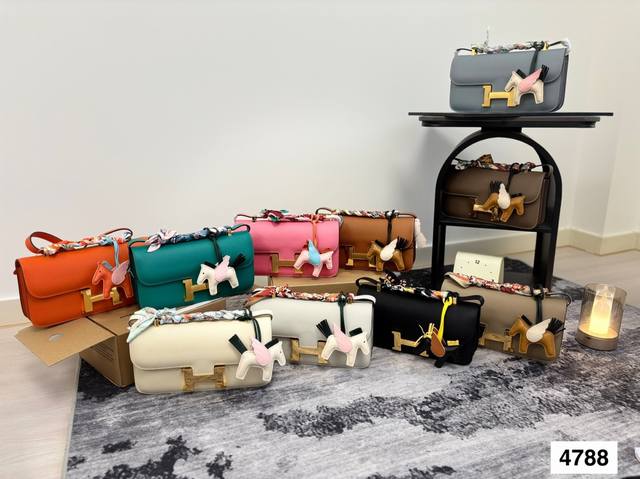 礼盒原版防尘袋 hermes 原版牛皮空姐包 24K康康包 激光五金 顶级做工和皮质 整只包包的细节精致完美 包型的弧度圆润刚刚好 出去吃饭逛街约会随便一拿就很