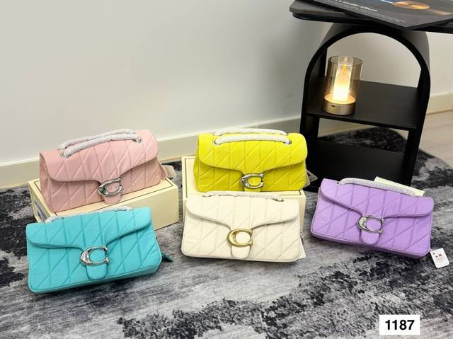 礼盒 coach All Black链条 Otabby 系列新款 coach 链条 包包天花板来啦~ 暗黑系高级感拉满的全黑金属扣 金属链条 名 甜酷女孩一定不