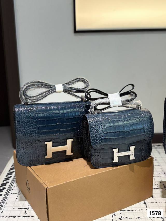 hermes 稀有皮康康空姐包 24K金H扣康康包 激光五金 顶级做工和皮质 整只包包的细节精致完美 包型的弧度圆润刚刚好 出去吃饭逛街约会随便一拿就很精致时髦