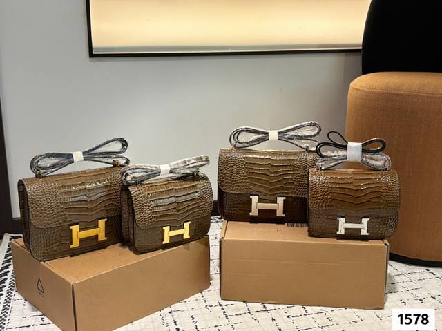 hermes 稀有皮康康空姐包 24K金H扣康康包 激光五金 顶级做工和皮质 整只包包的细节精致完美 包型的弧度圆润刚刚好 出去吃饭逛街约会随便一拿就很精致时髦