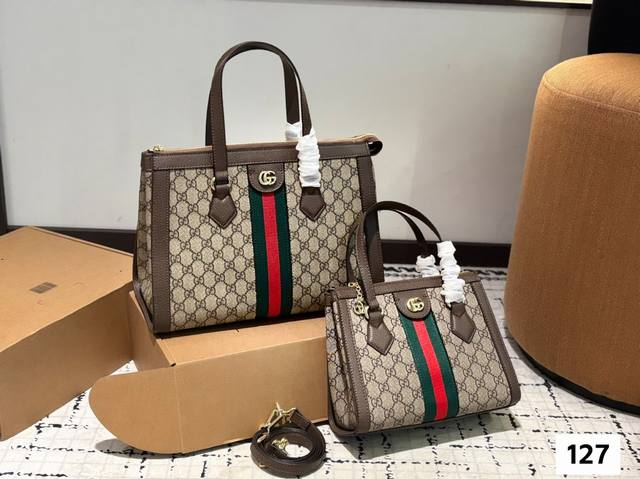 礼盒包装 酷奇Gucci 手提贝壳包 颜色搭配很有复古的感觉 高级又不失优雅 超有氛围感 通勤 休闲 约会通通可搭尺寸 24.20 33.25