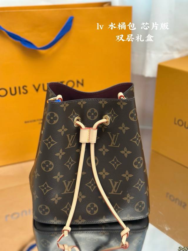 飞机盒 重金钢五金 变频芯片 经典老花Lv水桶包 香槟桶质感真的很好 平时用品 容量绝对够 实用的驴牌之一 秒杀市场货 买了绝不后悔系列 尺寸20 21