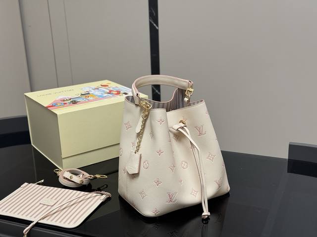 配折叠盒 好品质 日常最推荐 lv 原单 水桶包 此款水桶质感软 尺寸 26Cm 斜挎 单肩更舒服 搜索Lv 水桶包