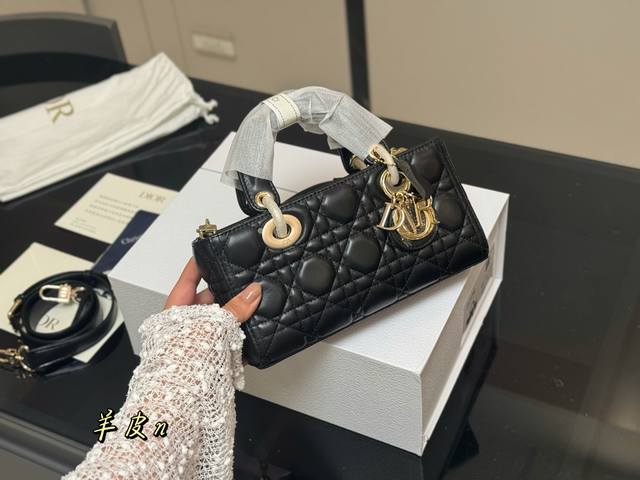 配盒 迪奥Lady横版戴妃包 2025Dior款新包型 两根包带 我喜欢短的那根 一只很 我 的包爱了 尺寸:22Cm